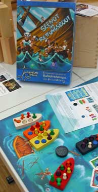 Photo of Seenot box and bottom half of board showing boats and pawns